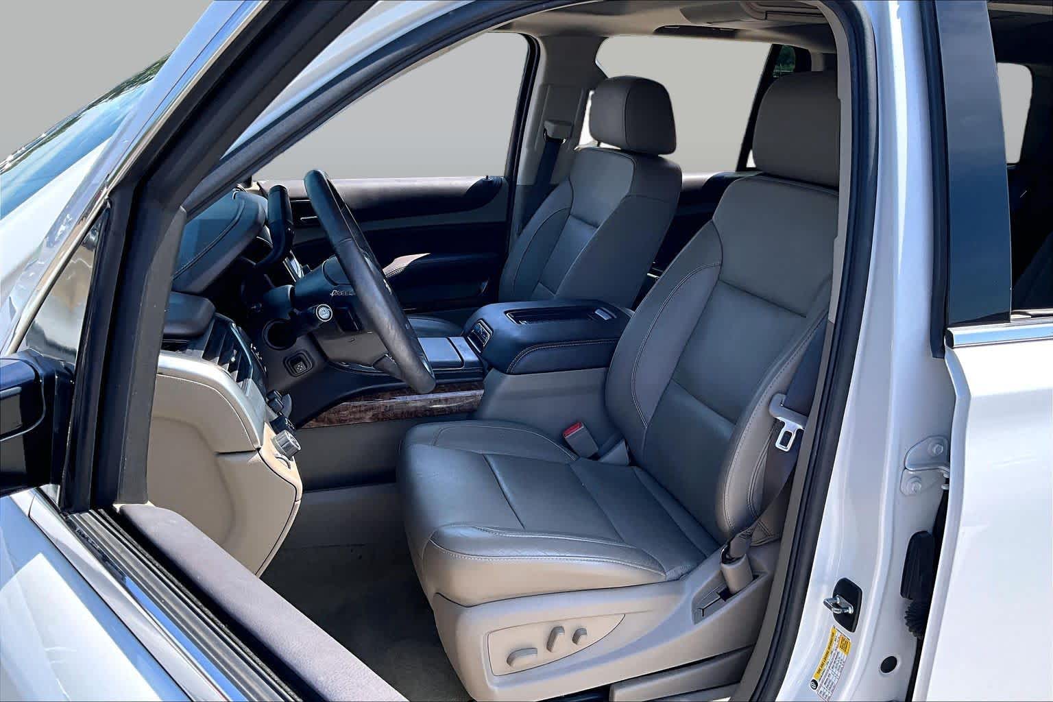 2017 Chevrolet Tahoe photo 7 of 35