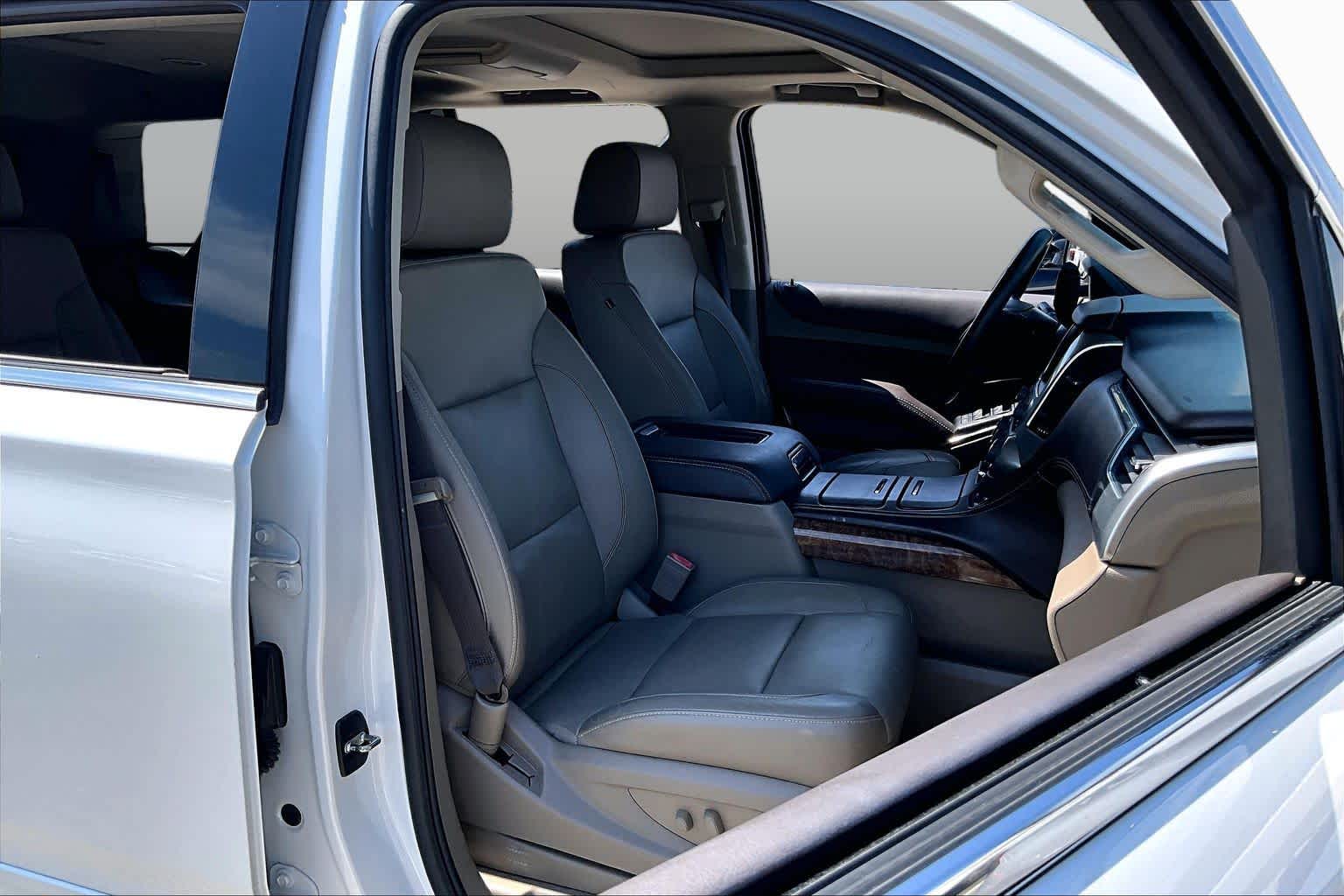 2017 Chevrolet Tahoe photo 8 of 35