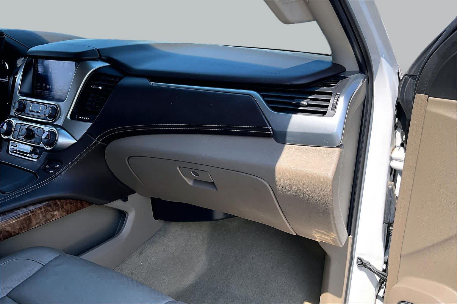 2017 Chevrolet Tahoe photo 17 of 35