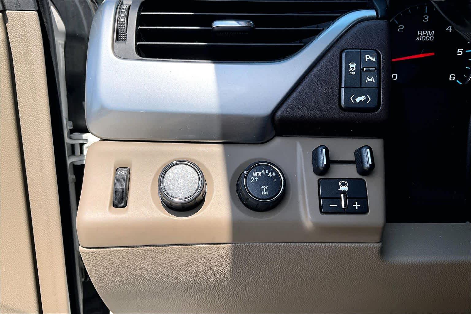 2017 Chevrolet Tahoe photo 34 of 35