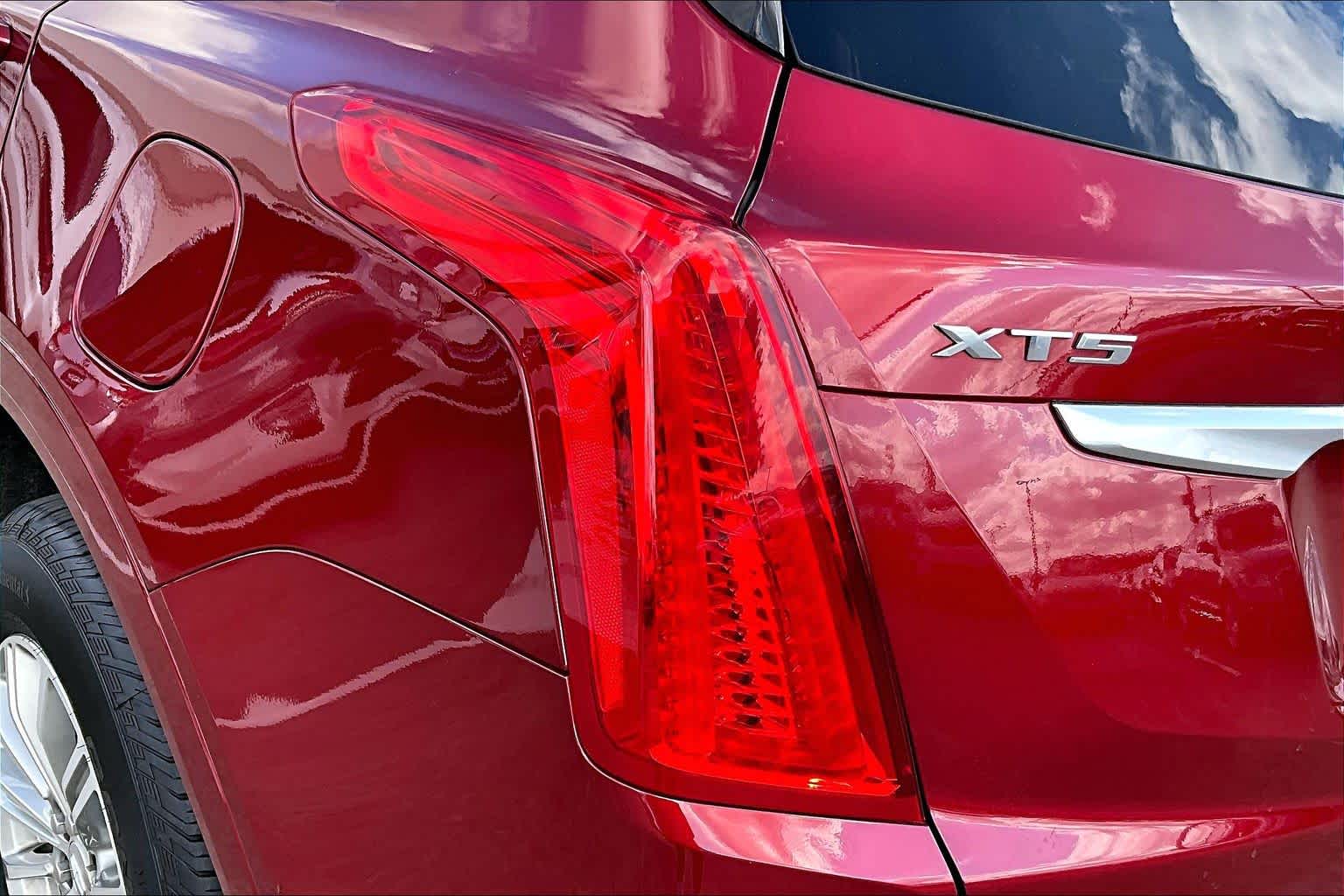 2019 Cadillac XT5 Luxury FWD Red Horizon Tintcoat at Mercedes-Benz of Houston North