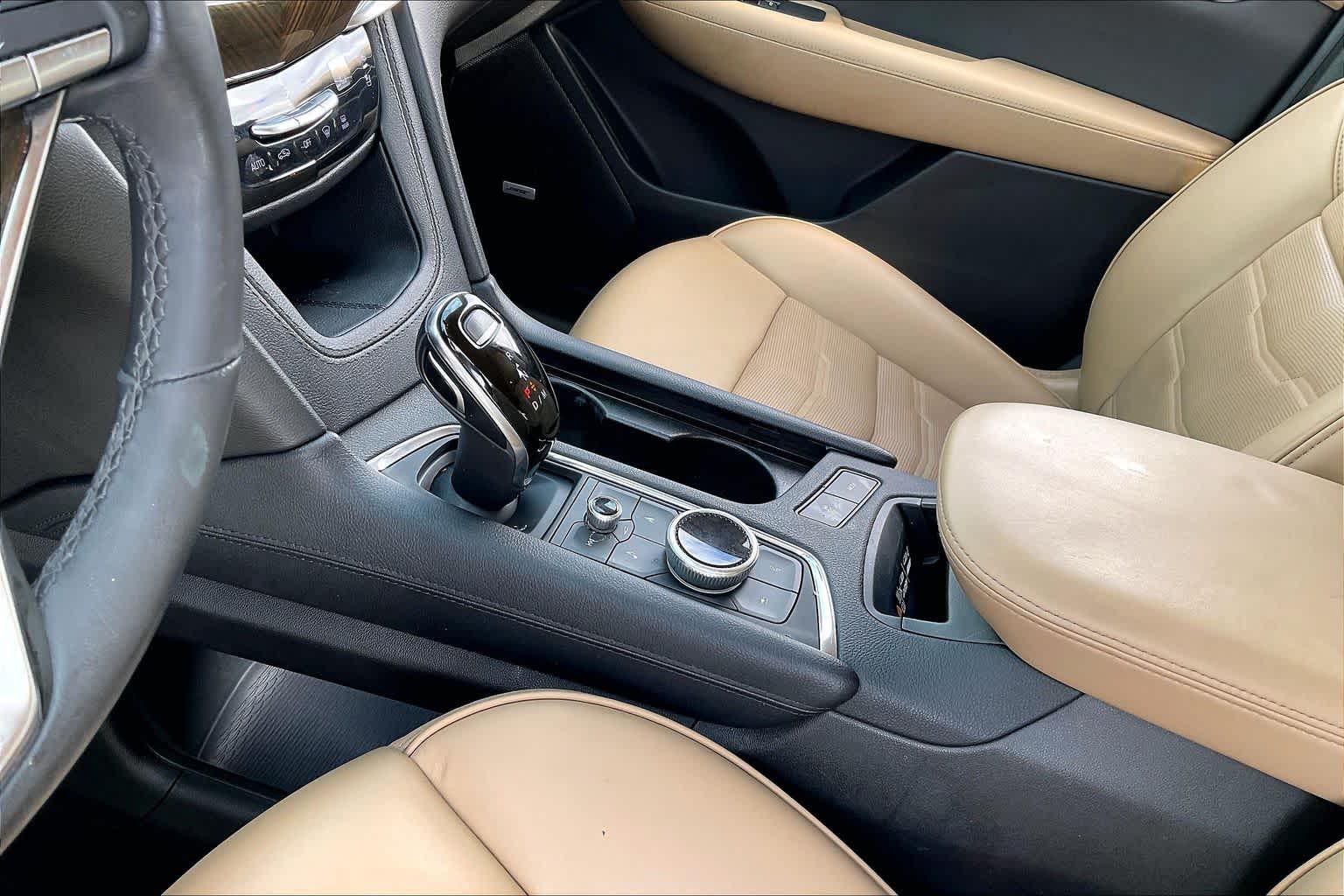 2021 Cadillac XT6 photo 14 of 34