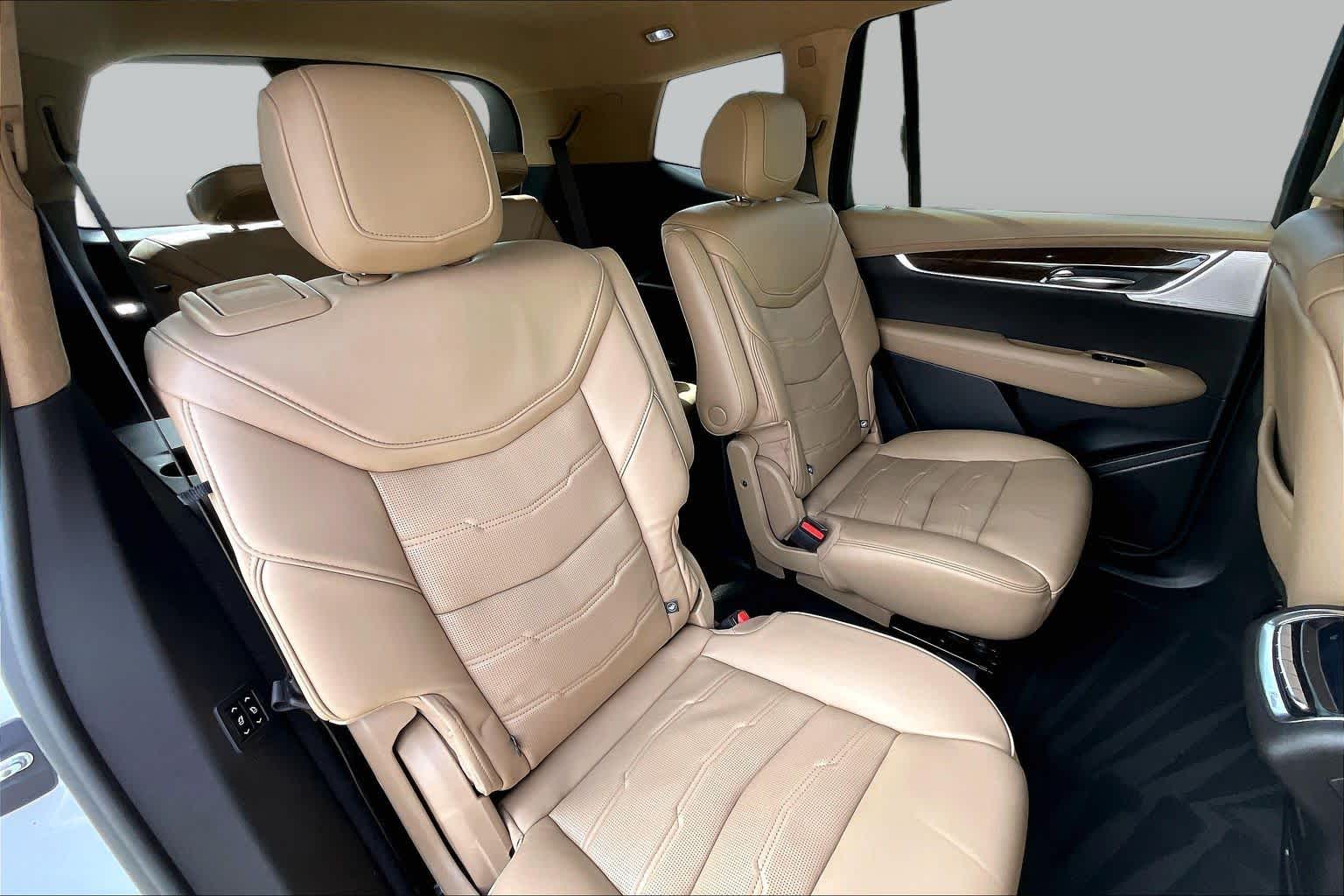 2021 Cadillac XT6 photo 17 of 34
