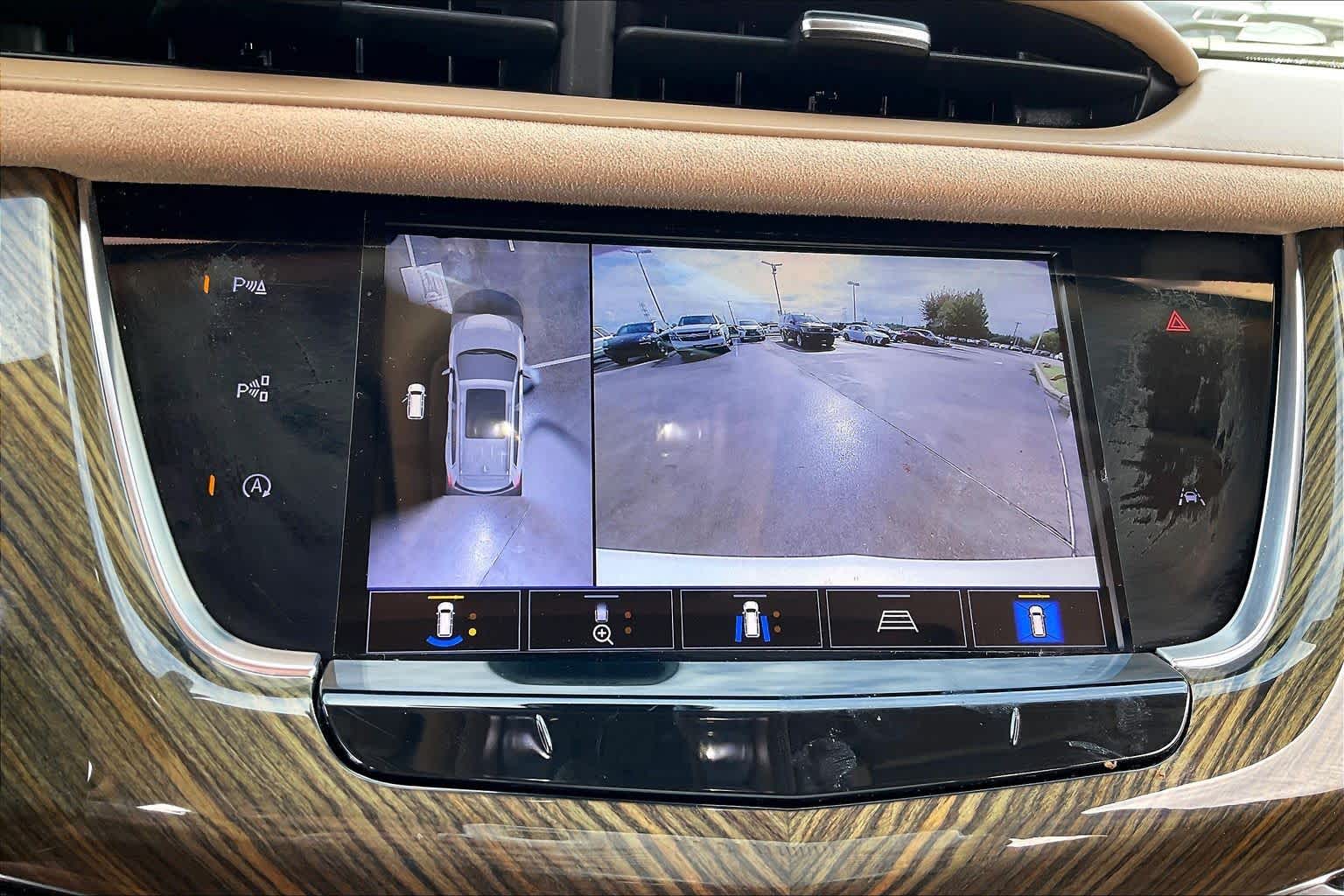 2021 Cadillac XT6 photo 24 of 34