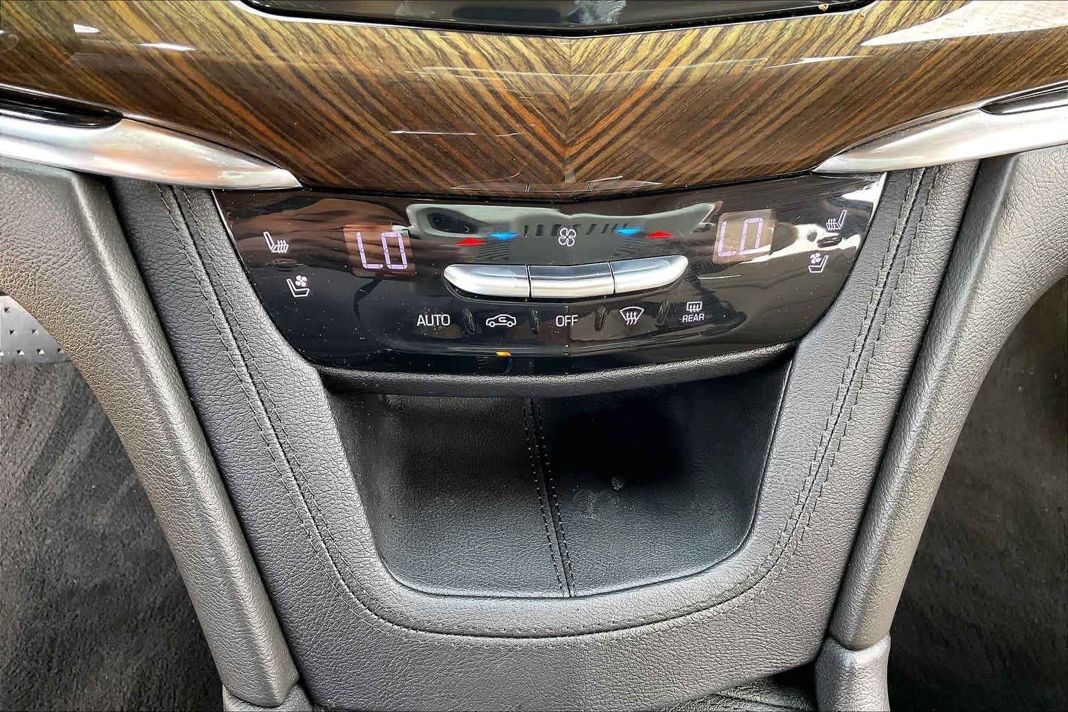 2021 Cadillac XT6 photo 32 of 34