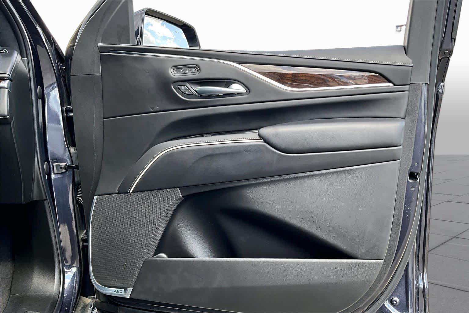 2022 Cadillac Escalade photo 21 of 35
