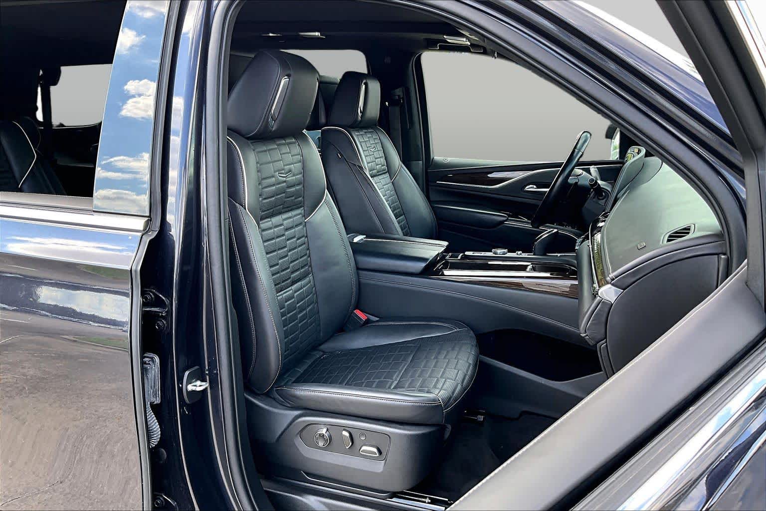 2022 Cadillac Escalade photo 8 of 35