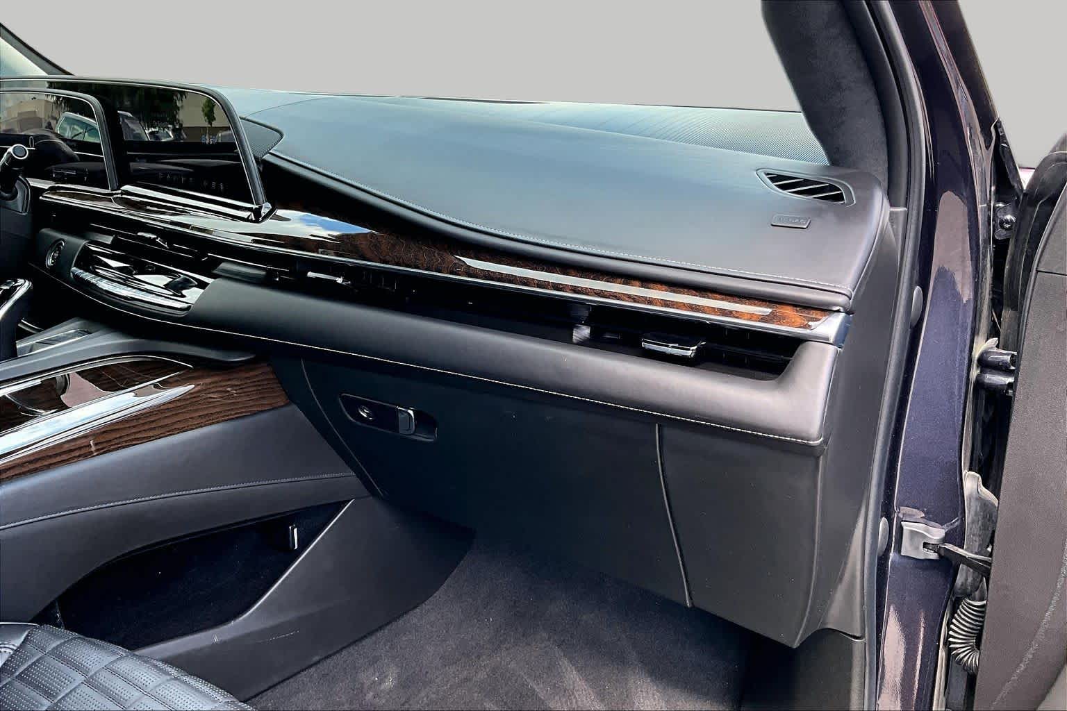 2022 Cadillac Escalade photo 17 of 35