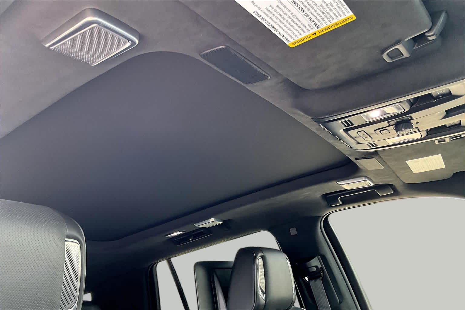 2022 Cadillac Escalade photo 13 of 35