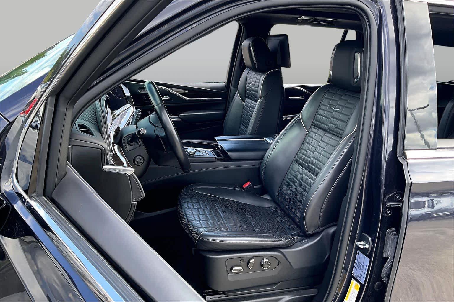 2022 Cadillac Escalade photo 7 of 35