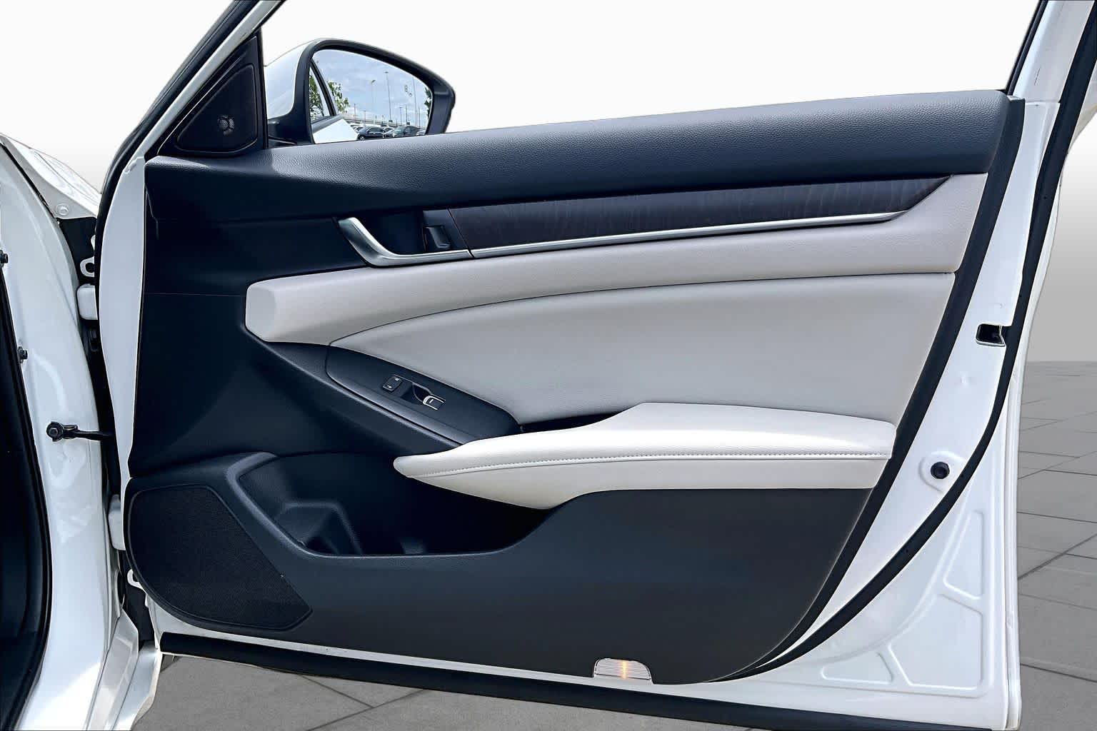 2018 Honda Accord Sedan Touring 1.5T Platinum White Pearl at Westside Kia
