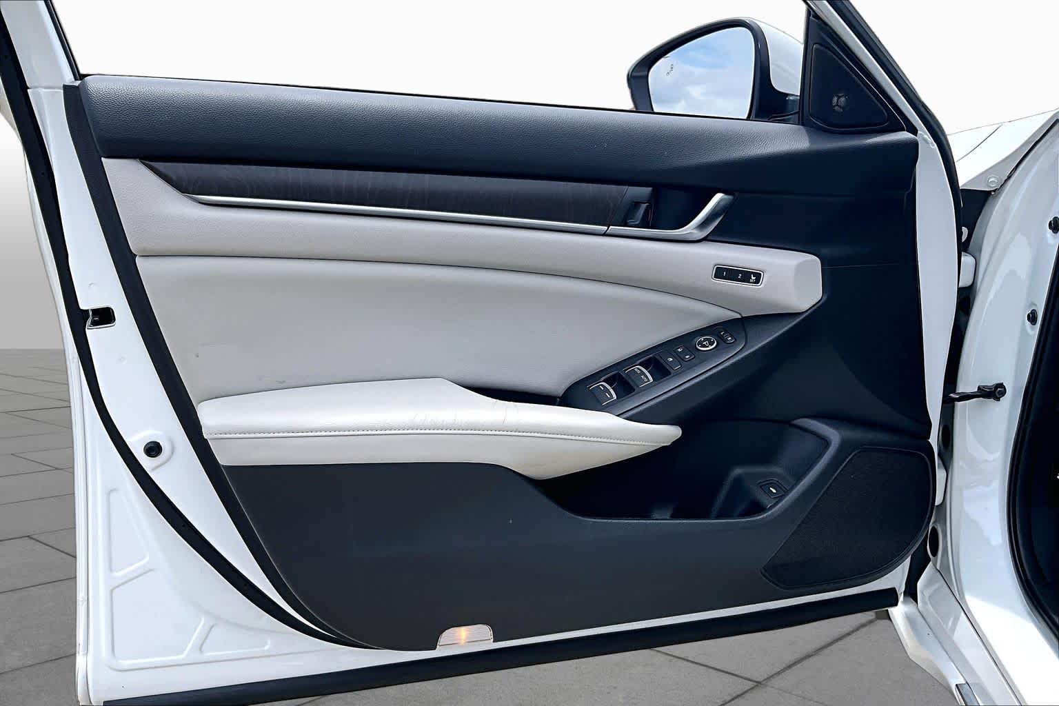 2018 Honda Accord Sedan Touring 1.5T Platinum White Pearl at Westside Kia