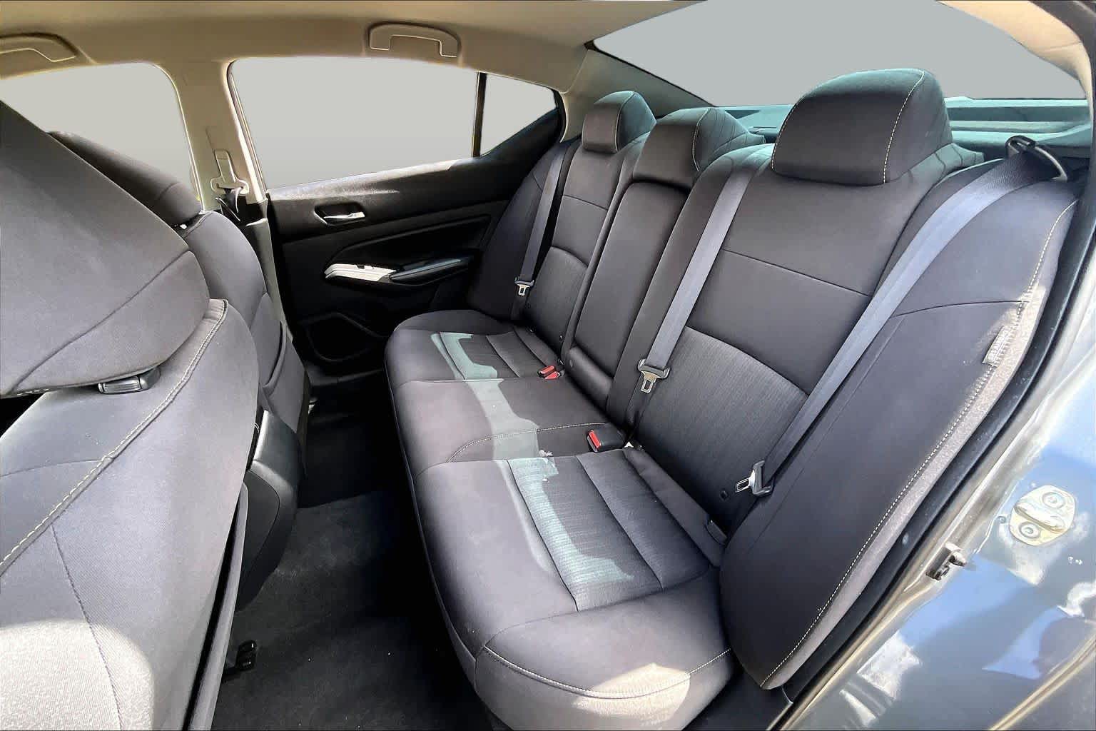 2020 Nissan Altima photo 18 of 33
