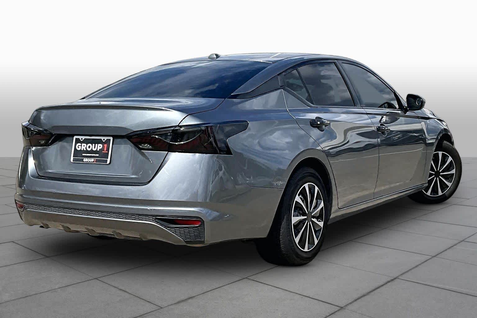 2020 Nissan Altima photo 11 of 33