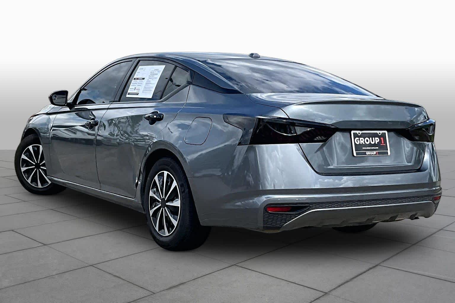 2020 Nissan Altima photo 10 of 33