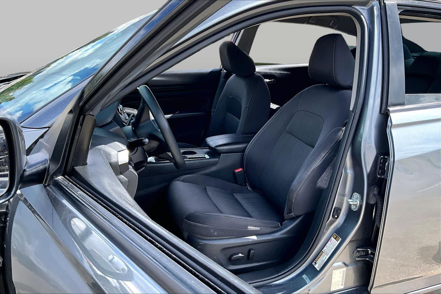 2020 Nissan Altima photo 7 of 33