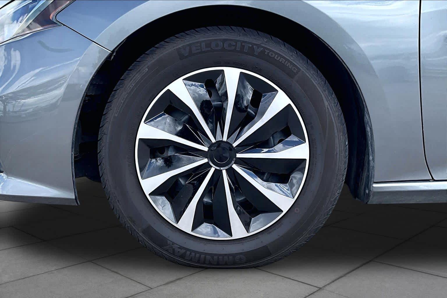 2020 Nissan Altima photo 9 of 33