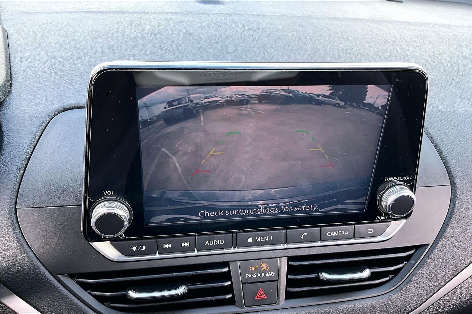 2020 Nissan Altima photo 24 of 33