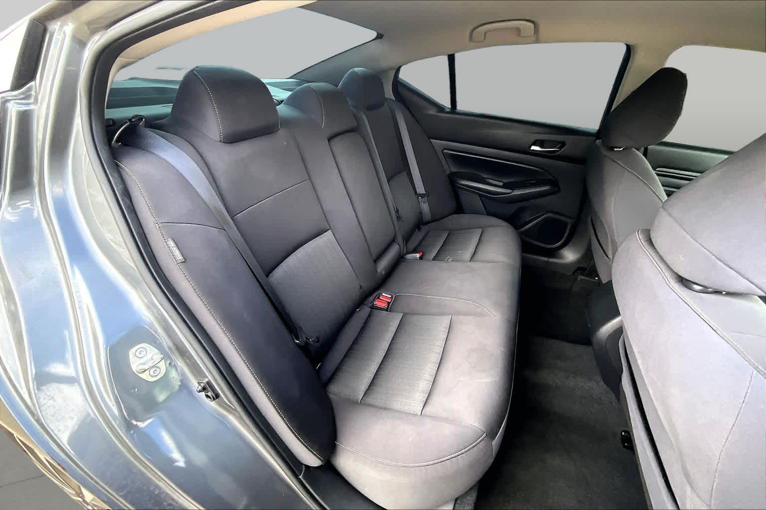 2020 Nissan Altima photo 17 of 33
