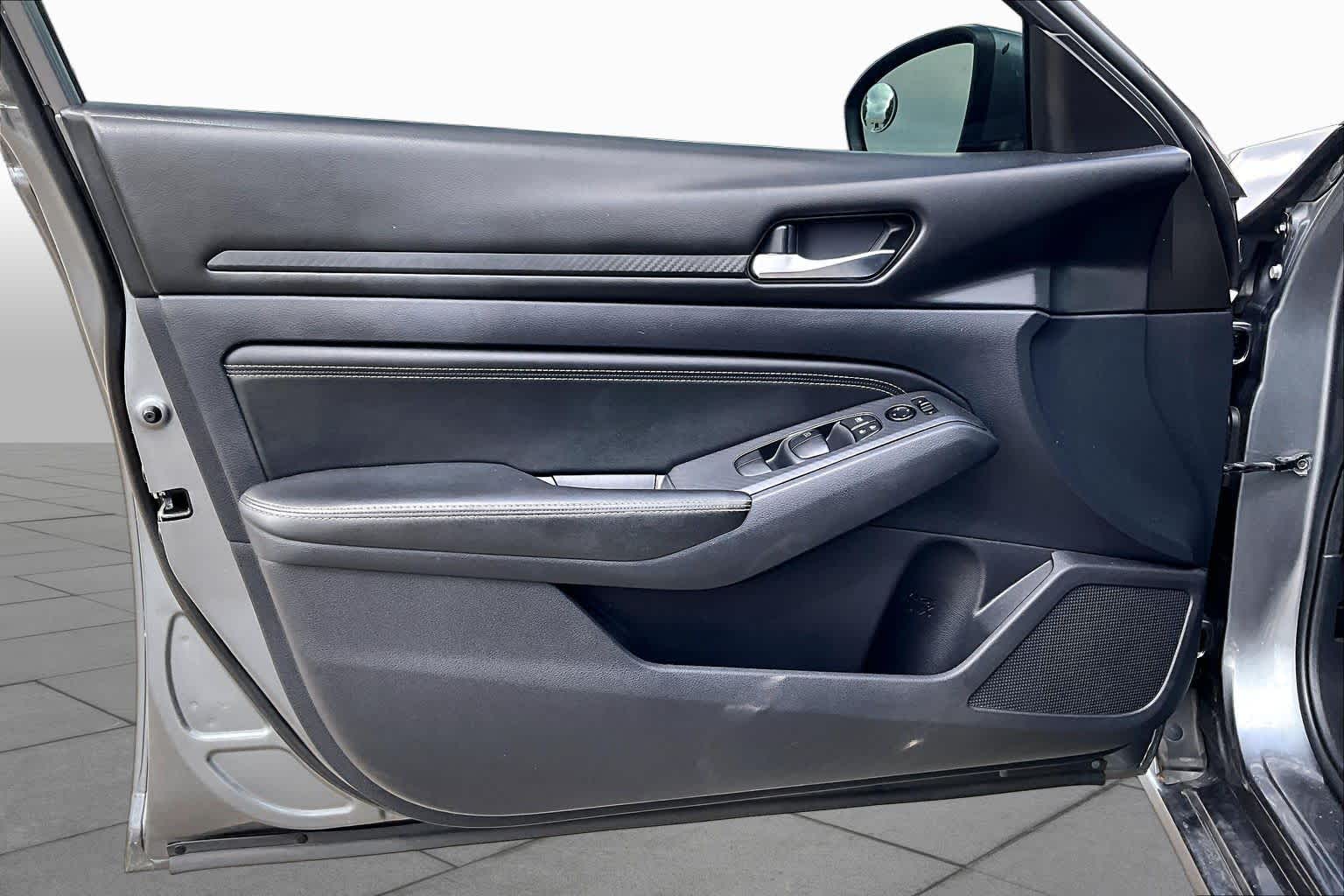 2020 Nissan Altima photo 19 of 33