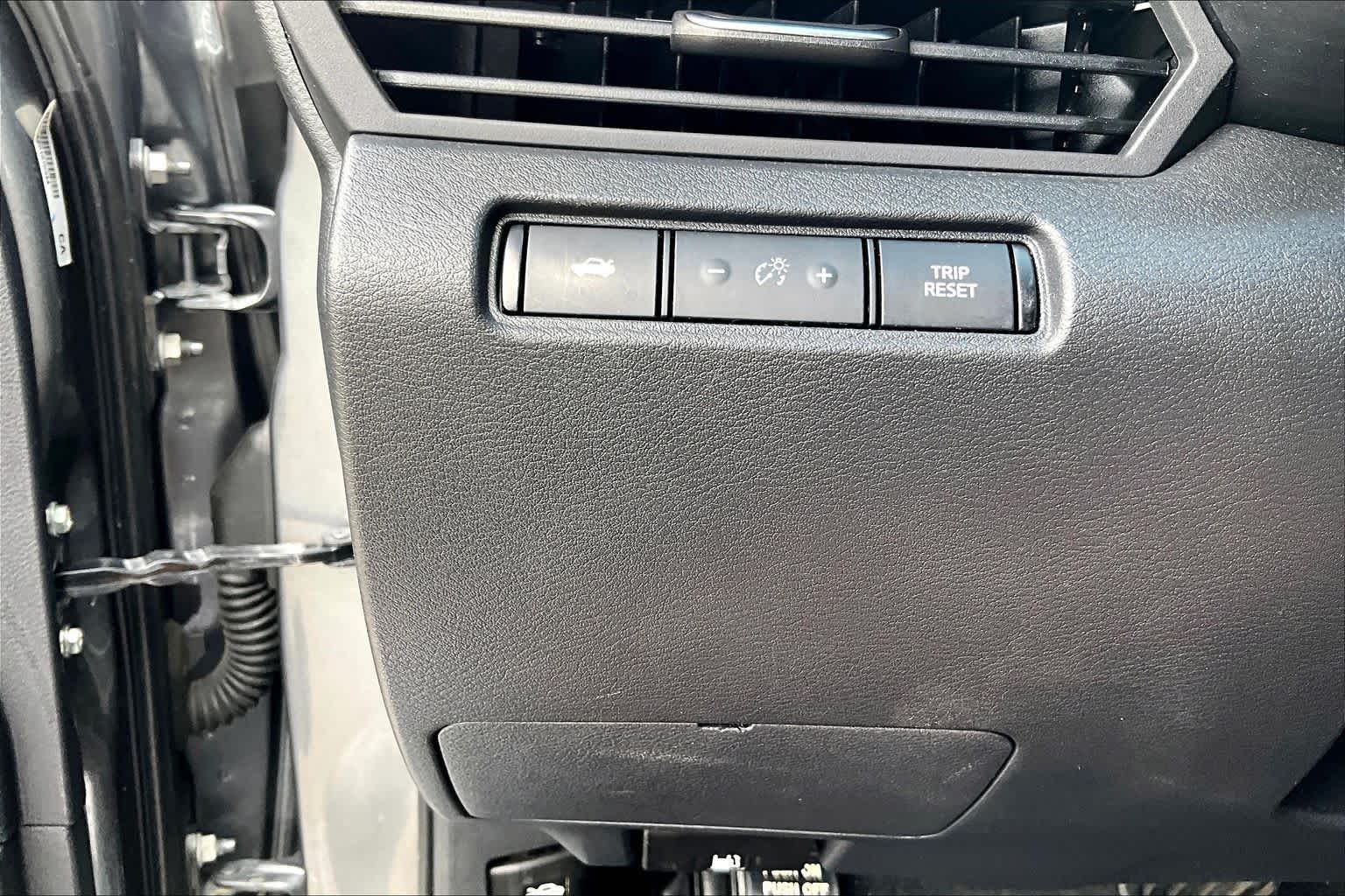 2020 Nissan Altima photo 32 of 33