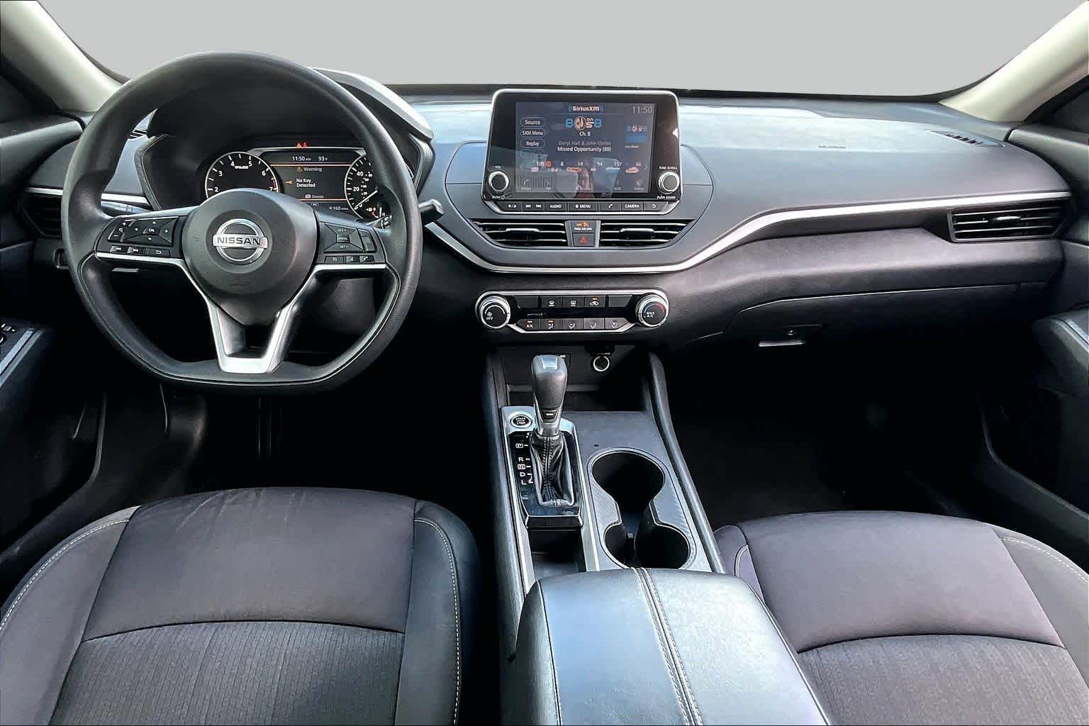 2020 Nissan Altima photo 13 of 33