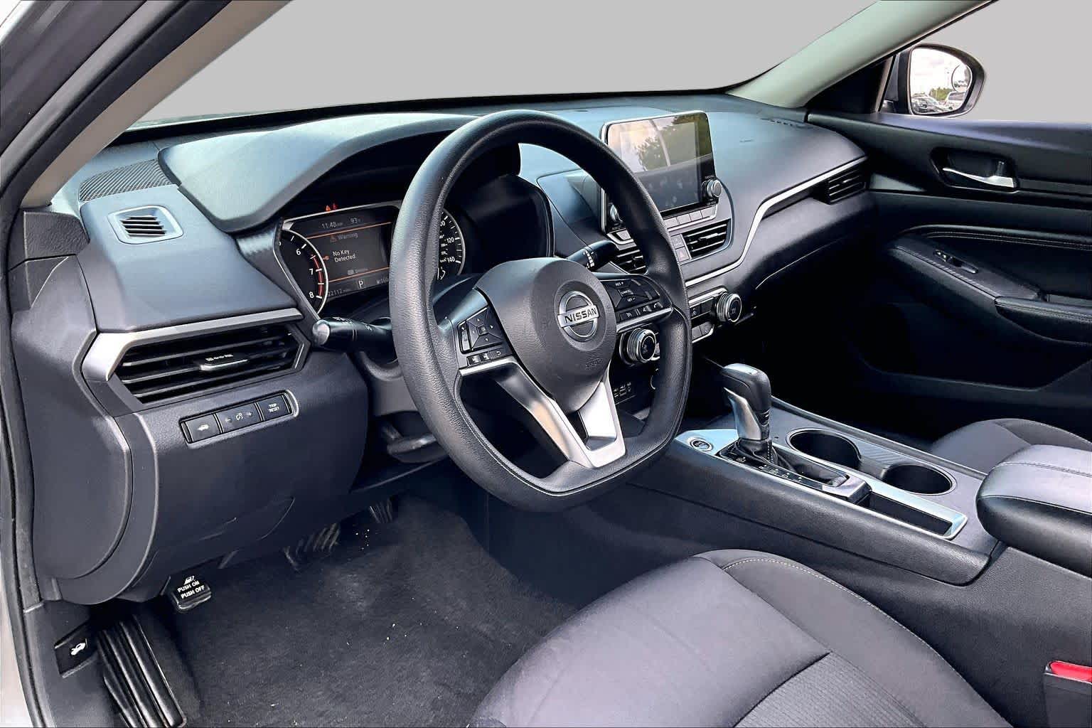 2020 Nissan Altima photo 15 of 33