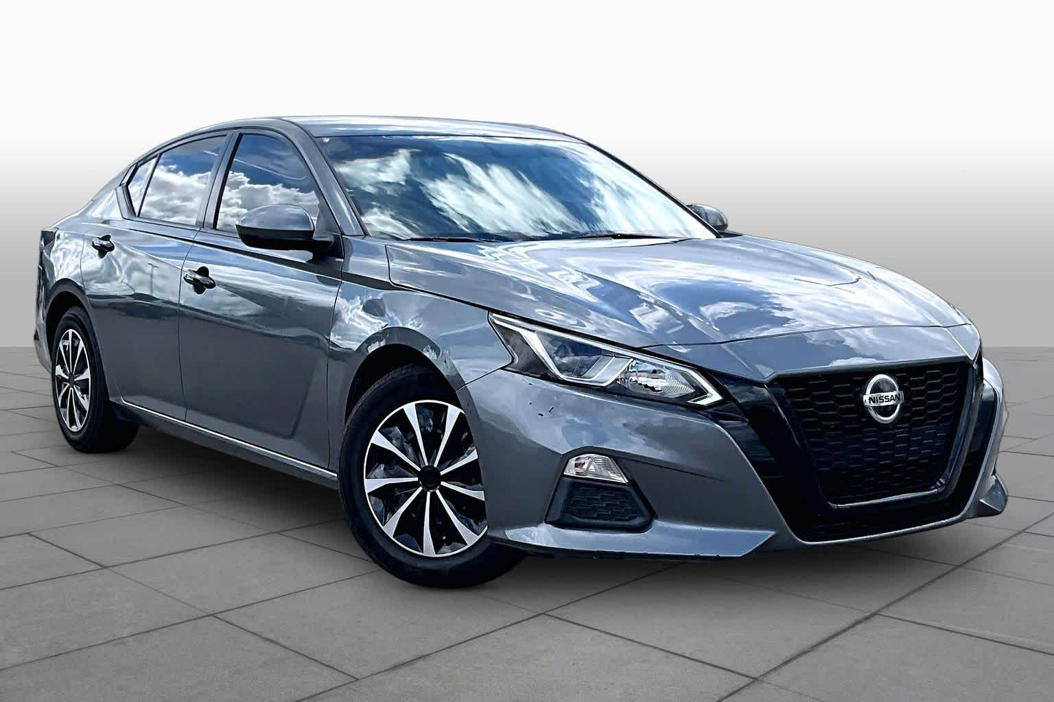 2020 Nissan Altima photo 3 of 33
