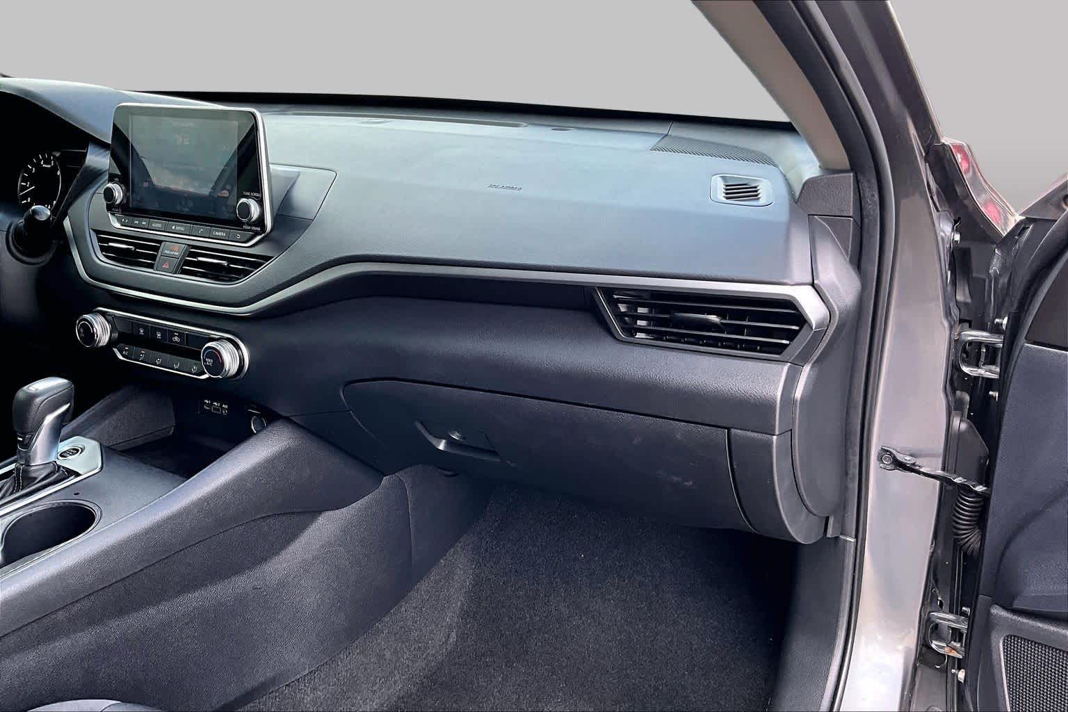 2020 Nissan Altima photo 16 of 33