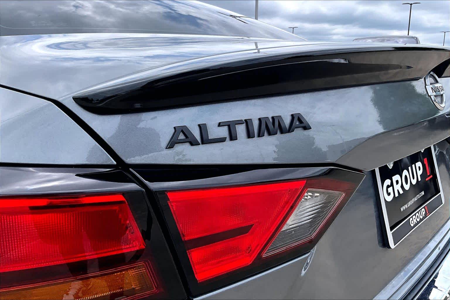 2022 Nissan Altima 2.5 SR Gun Metallic at Sterling McCall Nissan