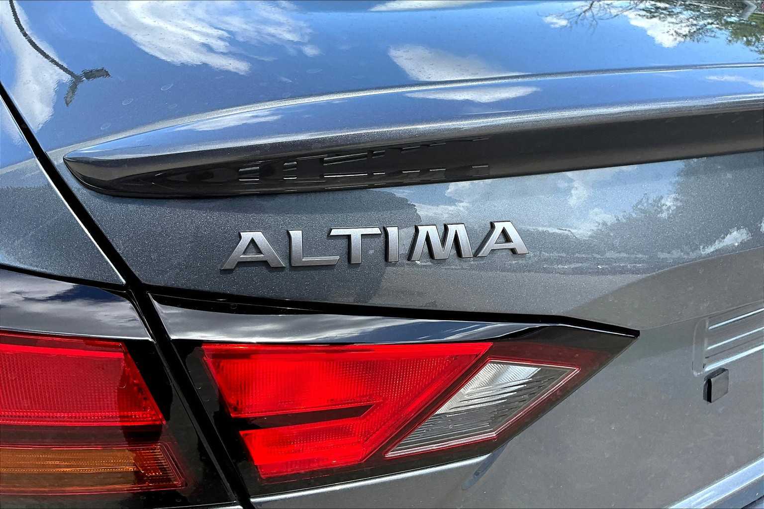 2025 Nissan Altima SL Gun Metallic at Sterling McCall Nissan