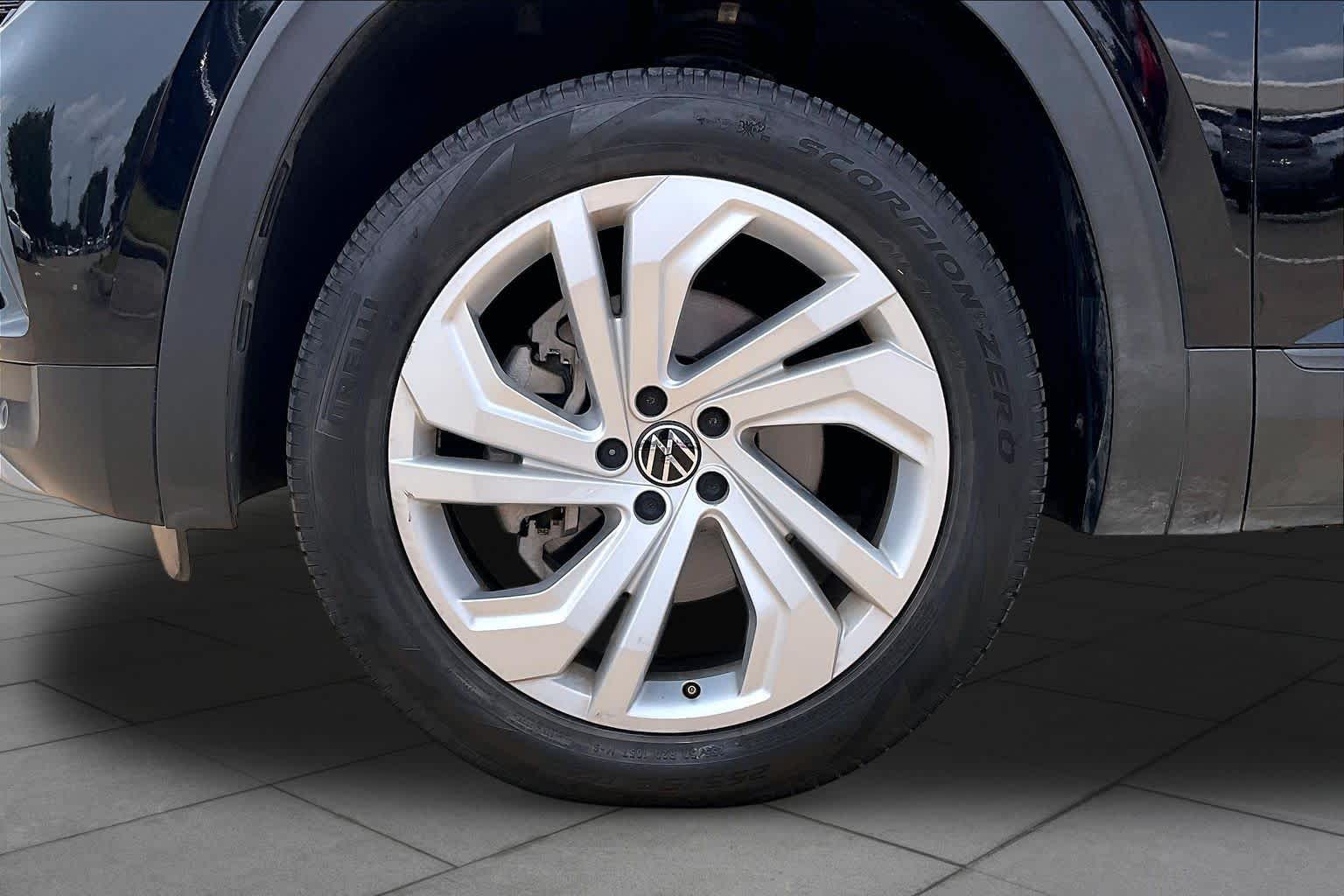 2021 Volkswagen Atlas Cross Sport 3.6L V6 SEL Deep Black Pearl at AutoNation USA Katy