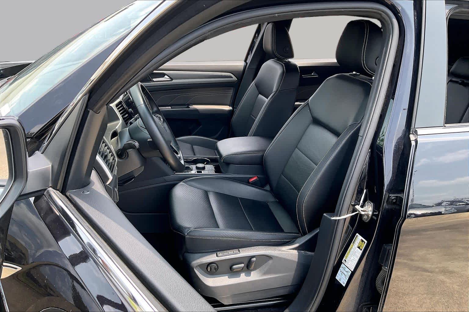 2021 Volkswagen Atlas Cross Sport 3.6L V6 SEL Deep Black Pearl at AutoNation USA Katy