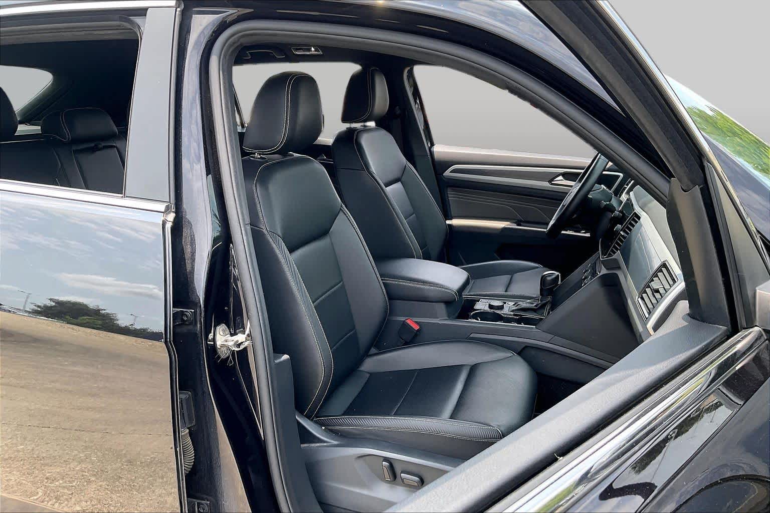 2021 Volkswagen Atlas Cross Sport 3.6L V6 SEL Deep Black Pearl at AutoNation USA Katy