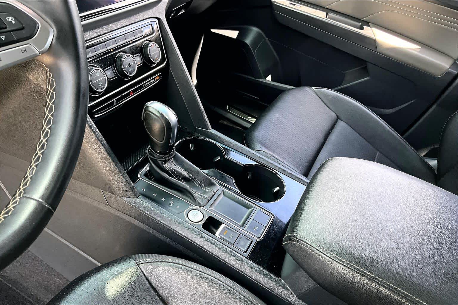 2022 Volkswagen Atlas Cross Sport 2.0T SE w/Technology Pure White at AutoNation USA Houston