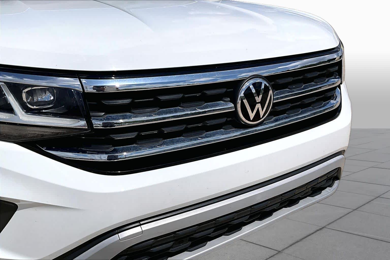 2022 Volkswagen Atlas Cross Sport 2.0T SE w/Technology Pure White at AutoNation USA Houston