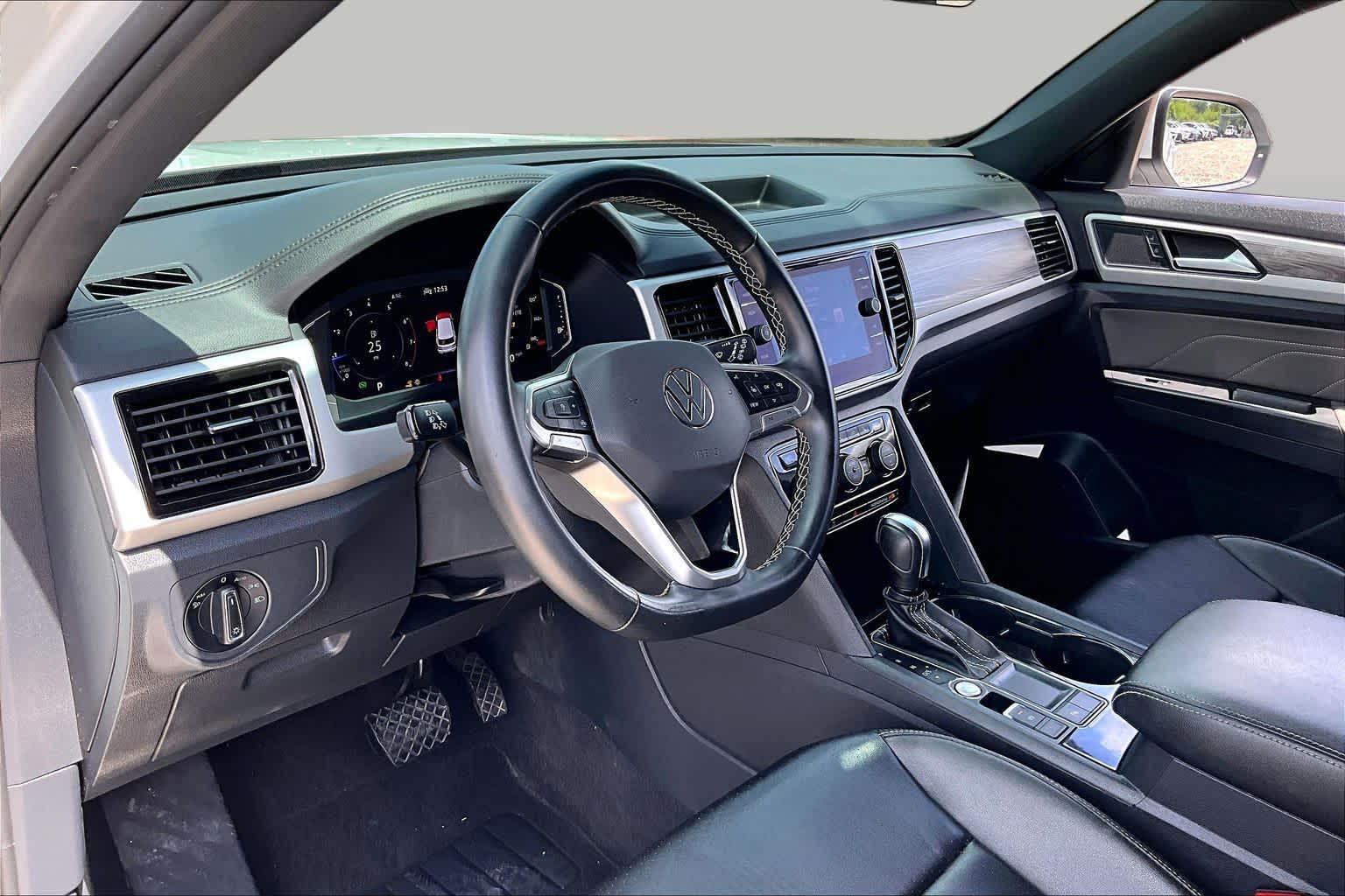 2022 Volkswagen Atlas Cross Sport 2.0T SE w/Technology Pure White at AutoNation USA Houston