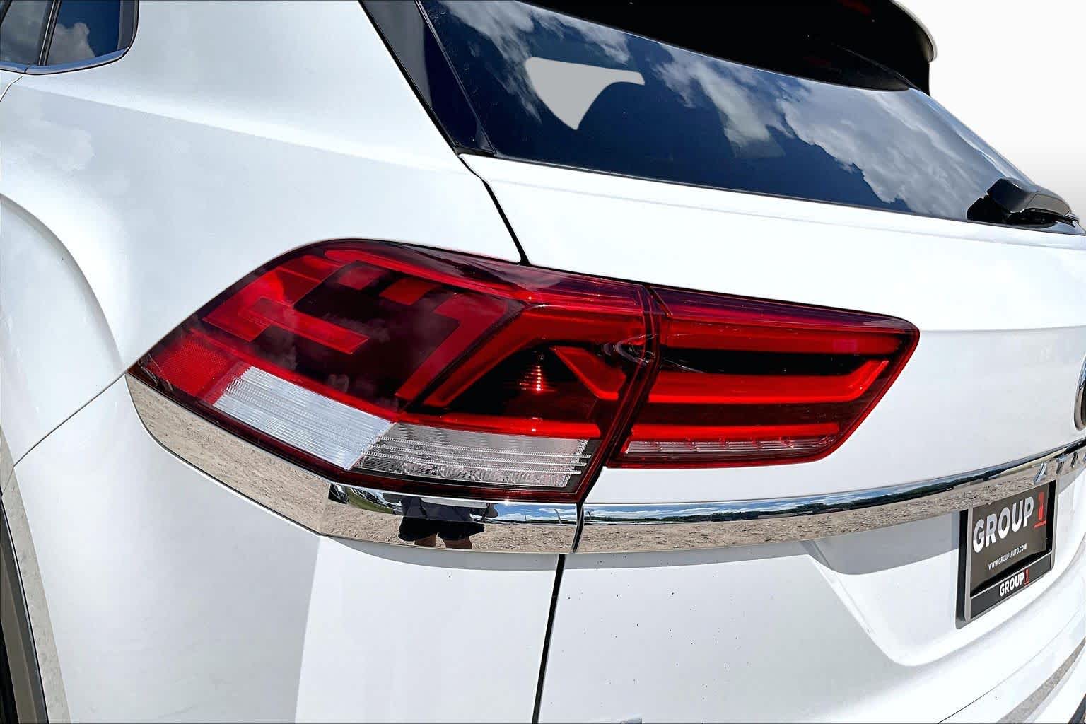 2022 Volkswagen Atlas Cross Sport 2.0T SE w/Technology Pure White at AutoNation USA Houston