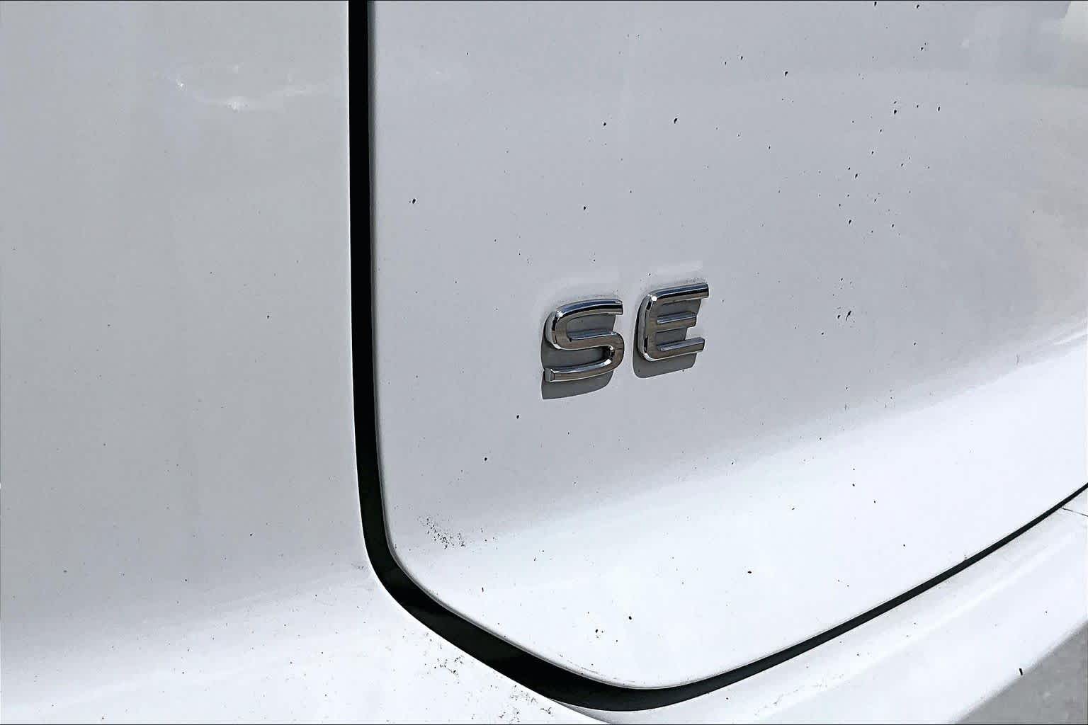 2022 Volkswagen Atlas Cross Sport 2.0T SE w/Technology Pure White at AutoNation USA Houston