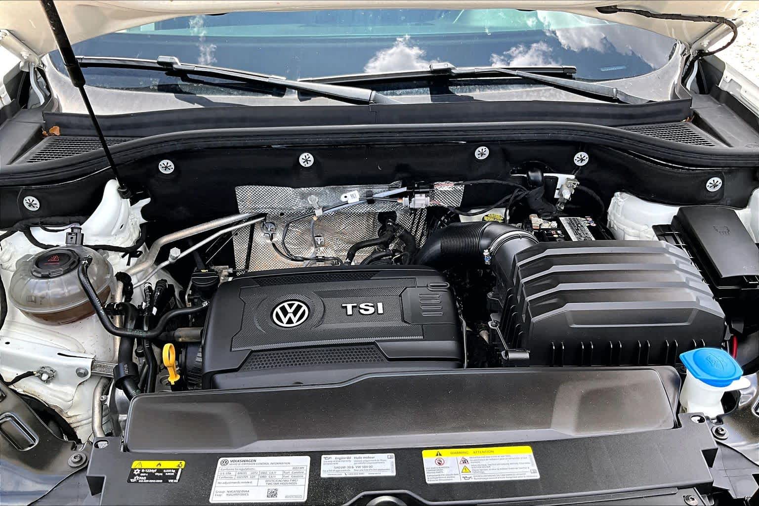 2022 Volkswagen Atlas Cross Sport 2.0T SE w/Technology Pure White at AutoNation USA Houston