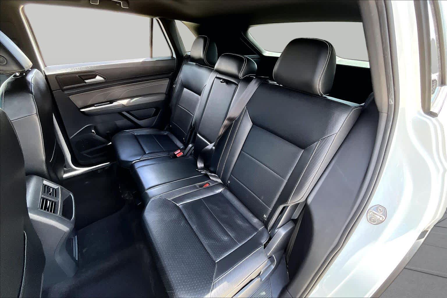 2022 Volkswagen Atlas Cross Sport 2.0T SE w/Technology Pure White at AutoNation USA Houston