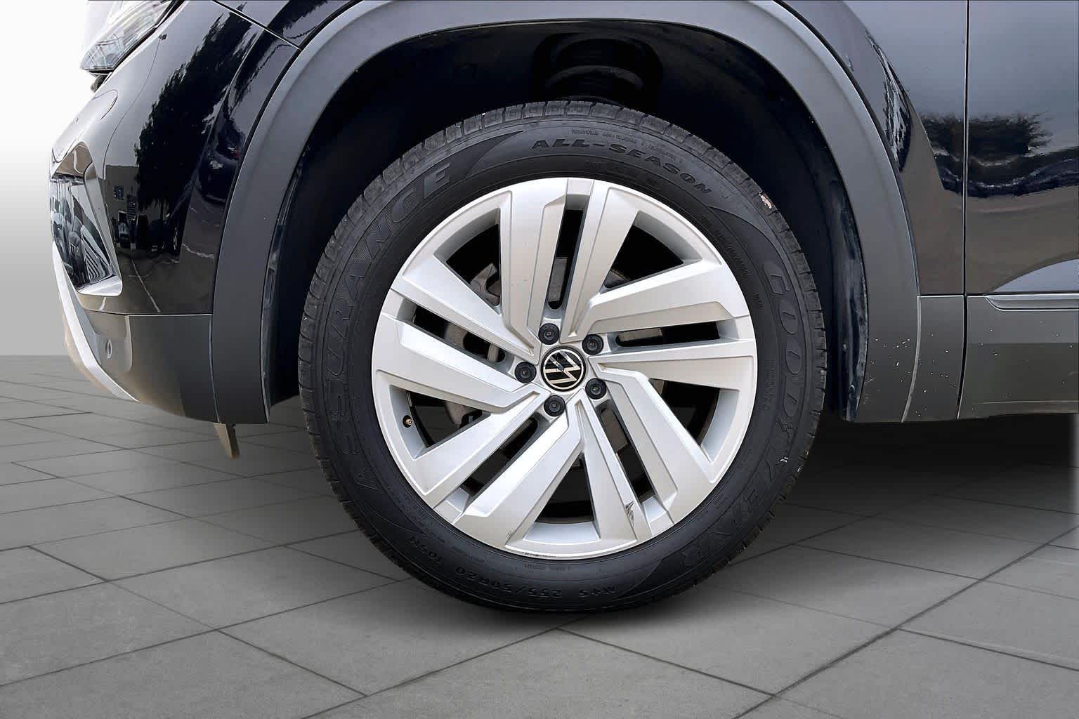 2021 Volkswagen Atlas Cross Sport 2.0T SE w/Technology Deep Black Pearl at AutoNation Chrysler Jeep Dodge Ram Spring