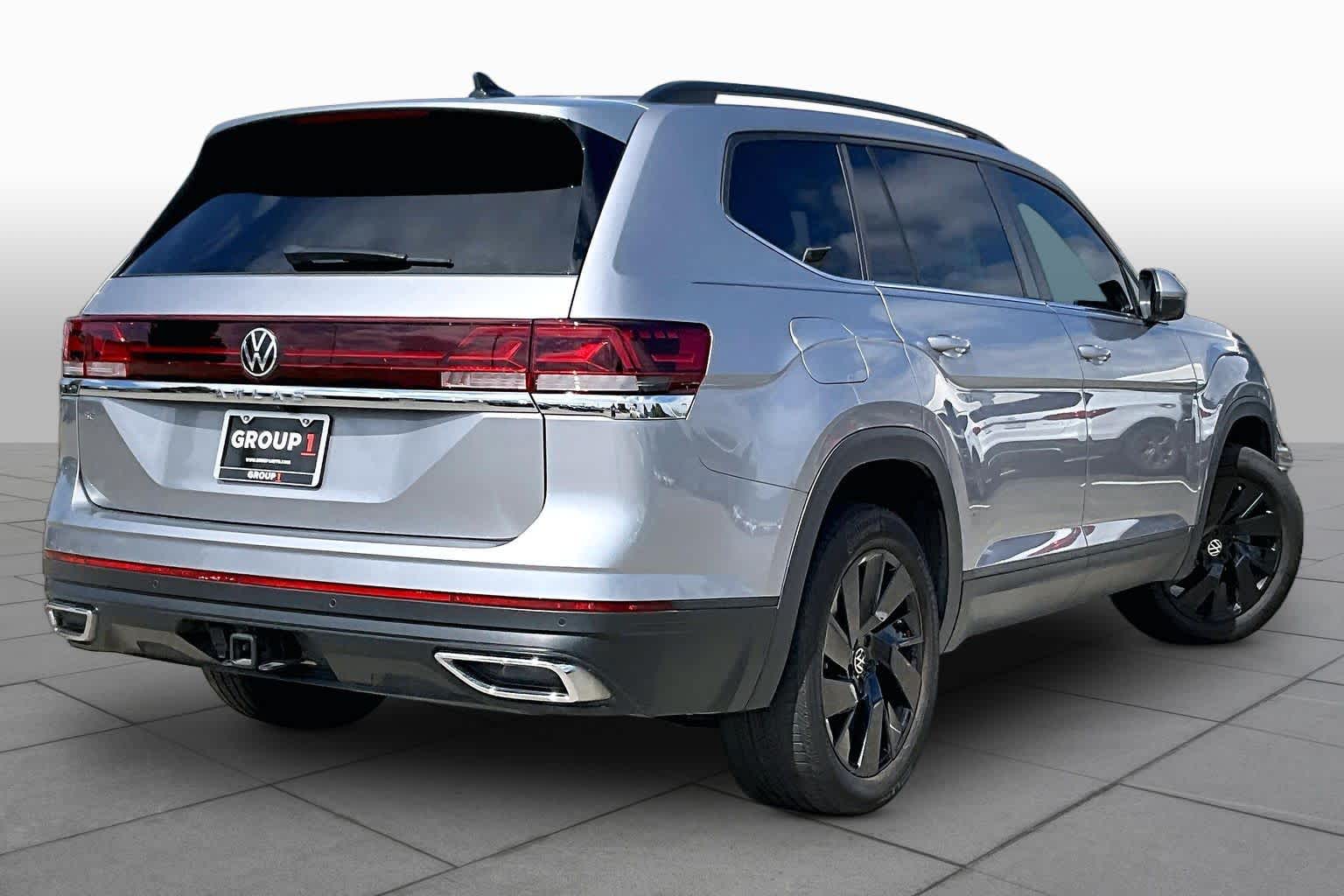 2024 Volkswagen Atlas photo 12 of 35