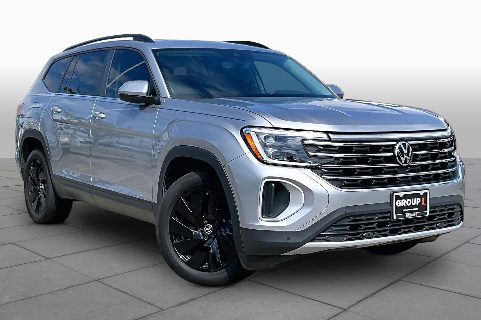 2024 Volkswagen Atlas photo 3 of 35