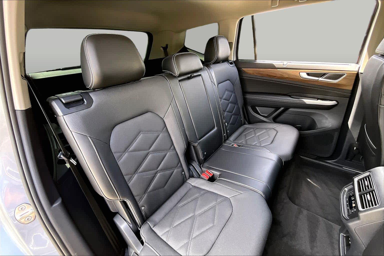 2024 Volkswagen Atlas photo 18 of 35