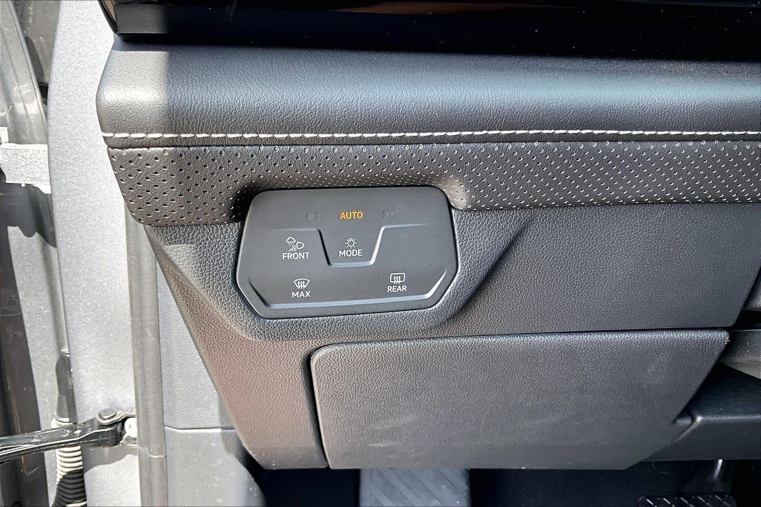 2024 Volkswagen Atlas photo 33 of 35