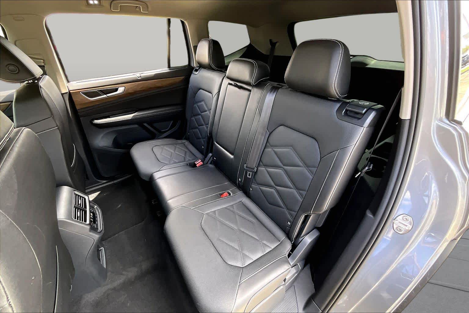 2024 Volkswagen Atlas photo 19 of 35