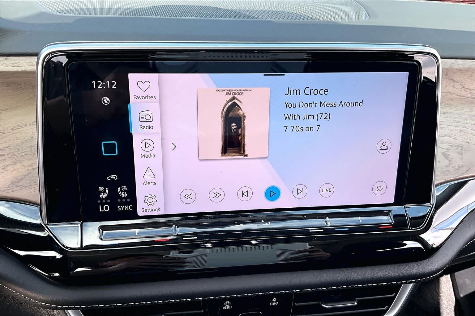 2024 Volkswagen Atlas photo 32 of 35