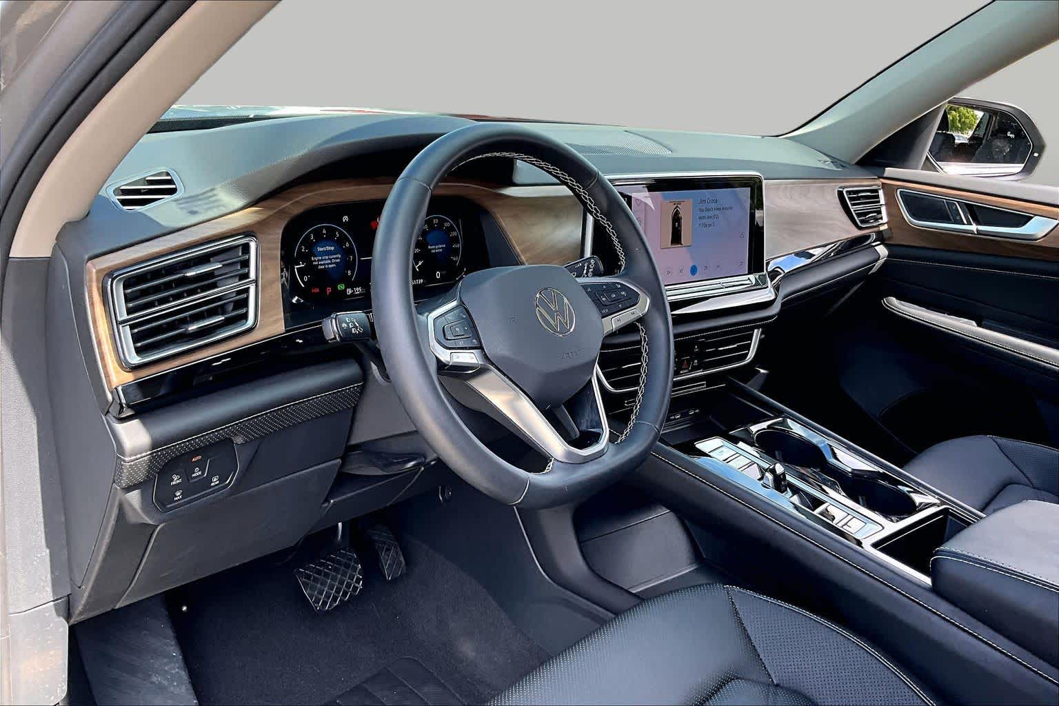 2024 Volkswagen Atlas photo 16 of 35