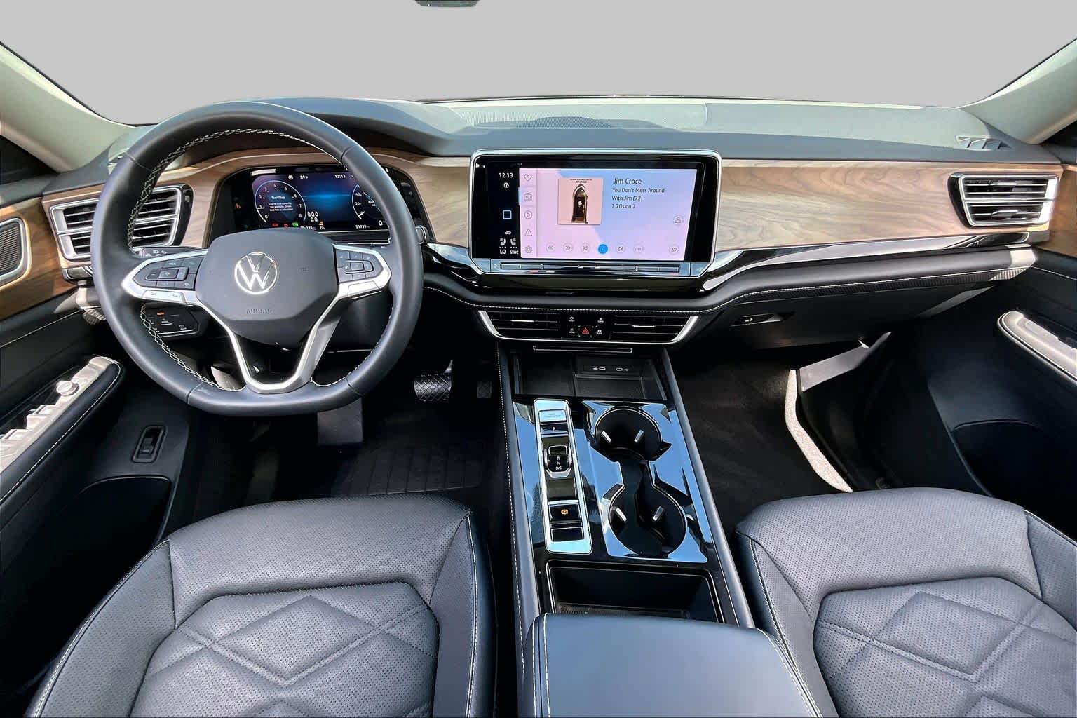 2024 Volkswagen Atlas photo 14 of 35